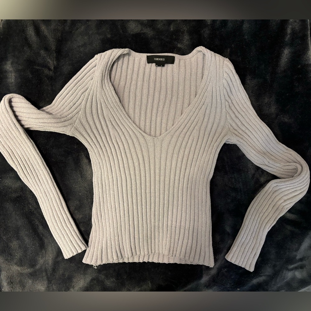 FOREVER 21 V-NECK SWEATER